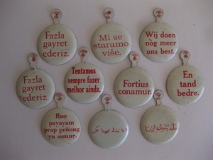 Avis Rent A Car Vintage Advertising Folding Buttons 10 Different Languages