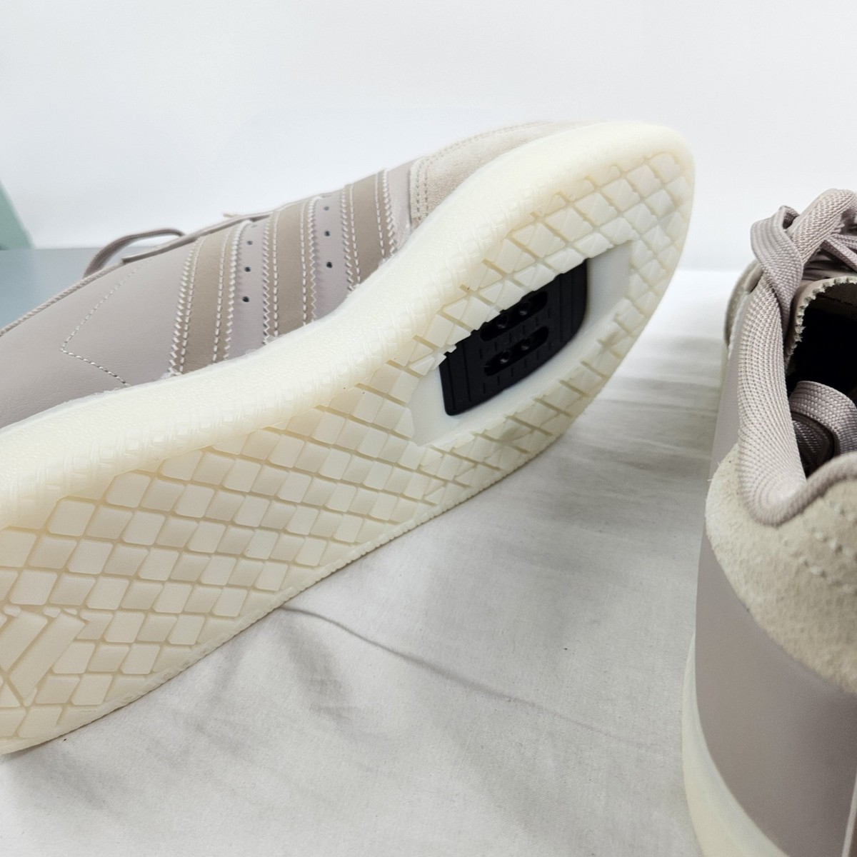 Mens Size 9 Adidas Sneakers Velosamba Leather Champagne Metallic Lace Up IH5213 adidas Velosamba Leather Shoes - IH5213 | REVERSIBLE main image 3
