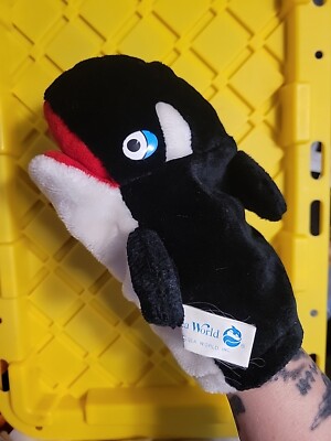 Shamu Vintage Sea World Hand Puppet Killer Orca Whale Squeaker