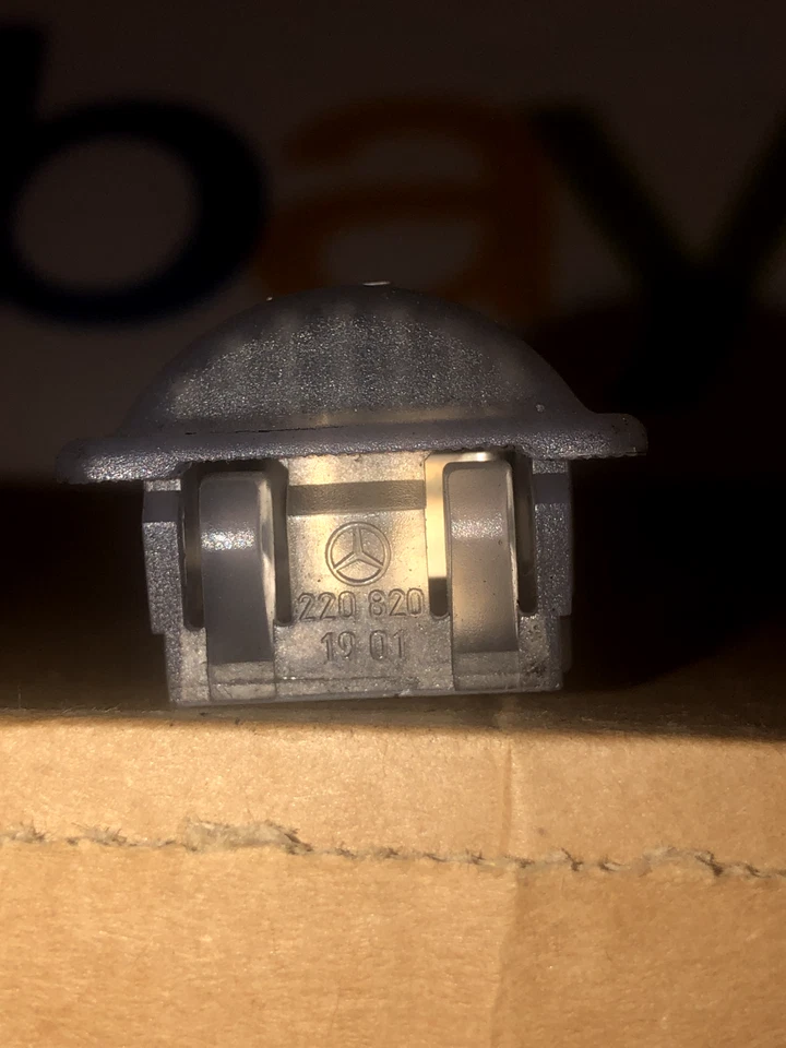 Lámpara luz interior maletero tapa derecha mercedes w169 w220 o/s a2208201901 Foto 3 de 3