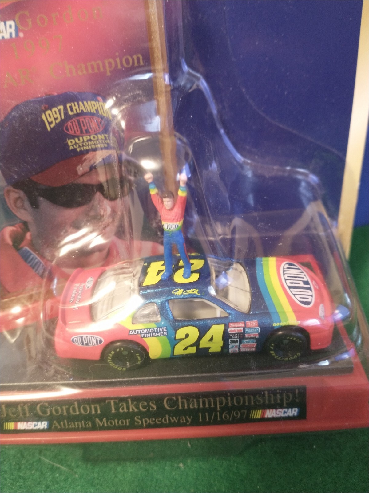 Winners Circle 1/64 Nascar diecast #24 DuPont Jeff Gordon 1997 Championship NIP