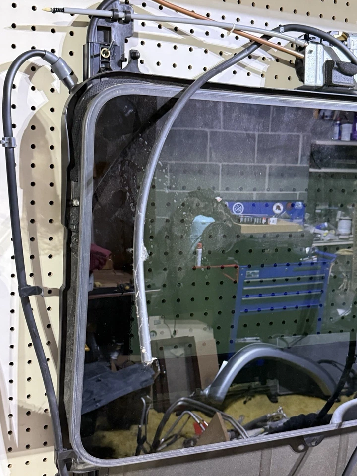 Chevrolet Impala 2006-12 Sunroof Assembly Complete OEM - Image 2 of 4