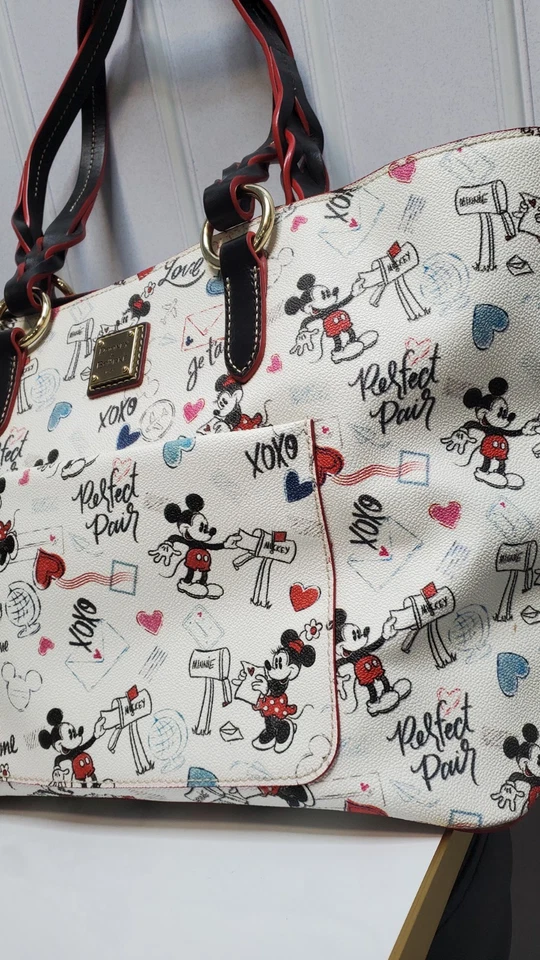 Bolso de Mano Dooney Bourke Disney Sweethearts Minnie Mickey Valentines Love Letter Bag Foto 3 de 4