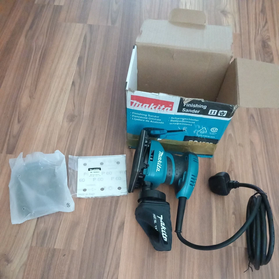 Makita BO4555 Hook & Loop / Clamp Finishing Palm Sander + Dustbag 240v - Image 2 of 4