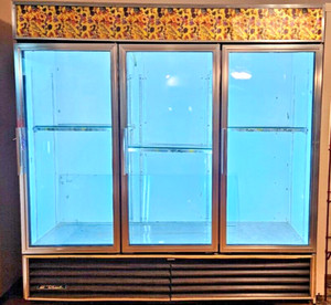 Rare True Glass 3 Doors Display Commercial Refrigeration Unit GDM 72 Refurbished