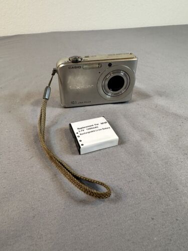 Casio Exilim Digital Camera EX-Z1000 7.2MP 3X Optical Zoom Silver Parts/Repair