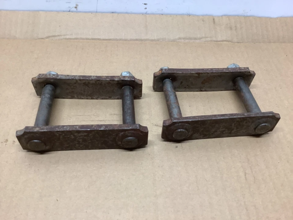 Juego de grilletes de resorte trasero Corvette 1956-1962 3707891 OEM OFF A 60’ Foto 2 de 2