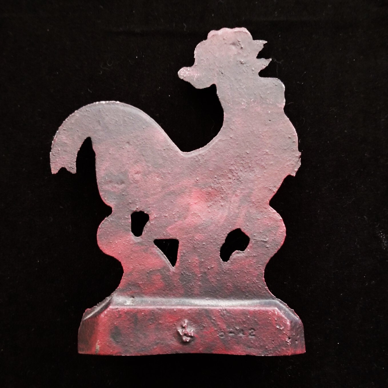 PAIR OF RED VIRGINIA METALCRAFTERS / OSV CAST IRON ROOSTER BOOKENDS