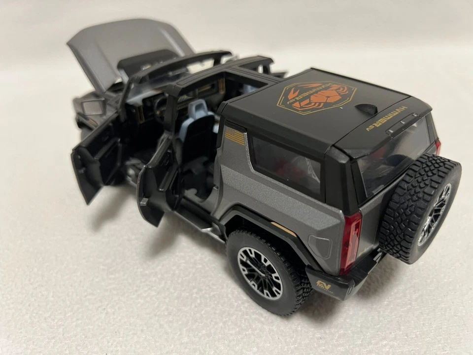 1:24 HUMMER EV Alloy Diecast Car Model Sound & Light Simulation Kids Toy Gift - Image 3 of 4