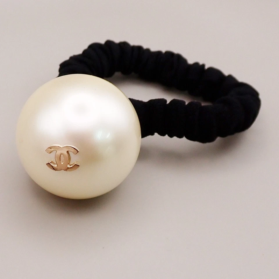 CHANEL Logo Hair Rubber band Accessory F18 V Imitation Pearl Black Gold 38EE506 - Image 2 of 4