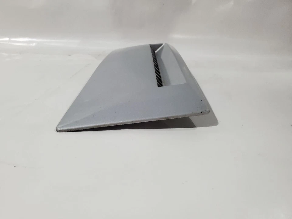 Conquest Chrysler 1987 fabricante de equipos originales plateado trasero izquierdo ventilación superior cuarto de moldura Foto 3 de 4