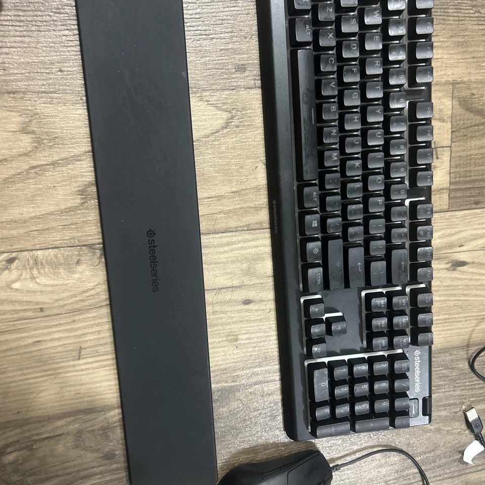 Steel Series Gaming Keyboard and Mouse Combo 3 Piece Set Never Used Tested Works - Image 4 of 4