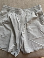 EUC Men s GapFit Athletic Shorts Size Medium Solid Gray With Pockets