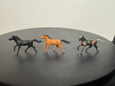 MEK Tiere H0 Pferd galoppierend bemalt 1/87 3 Stück #148/1