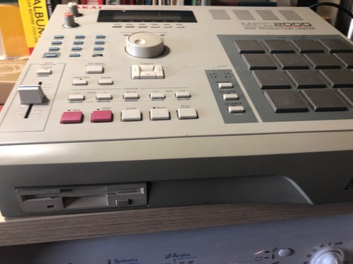 AKAI Pro MPC2000 Midi Music Production Center Classic Studio Gear - Bild 3 von 6