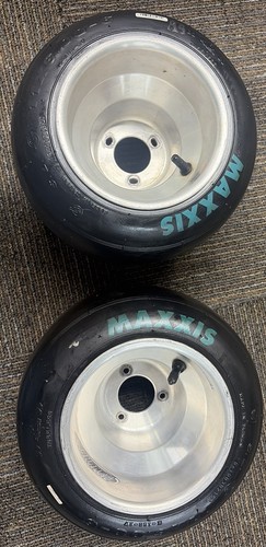 Go Kart Racing Aluminum Wheels And Blue Maxxis Tires 