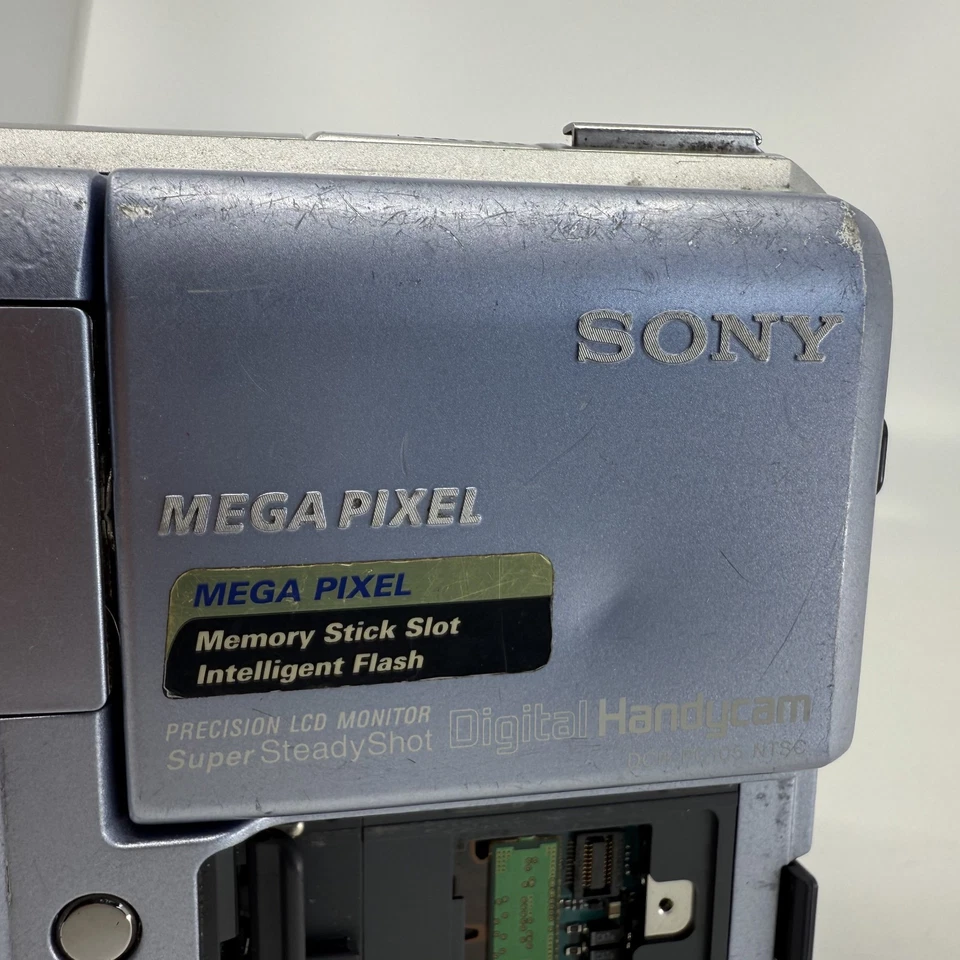 Sony DCR-PC105 MiniDv Mini Dv Camcorder Kamera Videorecorder Player Video als Ersatzteilspender - Bild 3 von 4