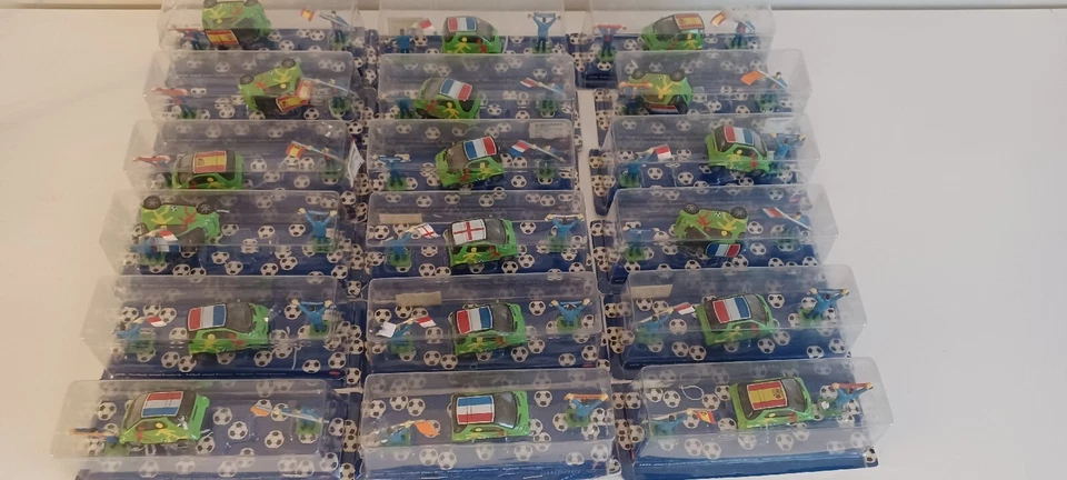 18 SONDERMODELLE FUSSBALL EM SMART BELGIUM, SPAIN, SIKU 4933 4936 4941 OVP BOX - Bild 2 von 4