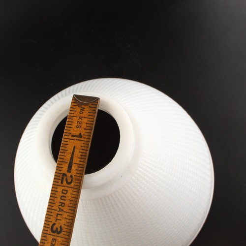 Vintage 8" White Milk Glass Corning Waffle Torchiere Lamp Shade 2 1/4 in Fitter - 第 6/7 張圖片