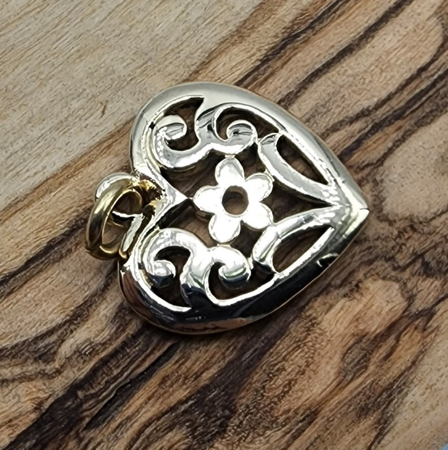 James Avery Retired 14k Floral Heart Charm . Thick 5… Gem