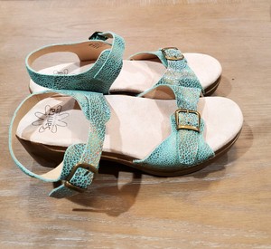 sanitas sandals