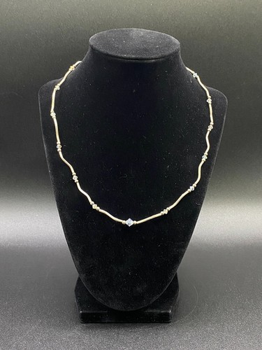 Collana di perle ondulate tono argento e cristallo - Foto 3 di 5