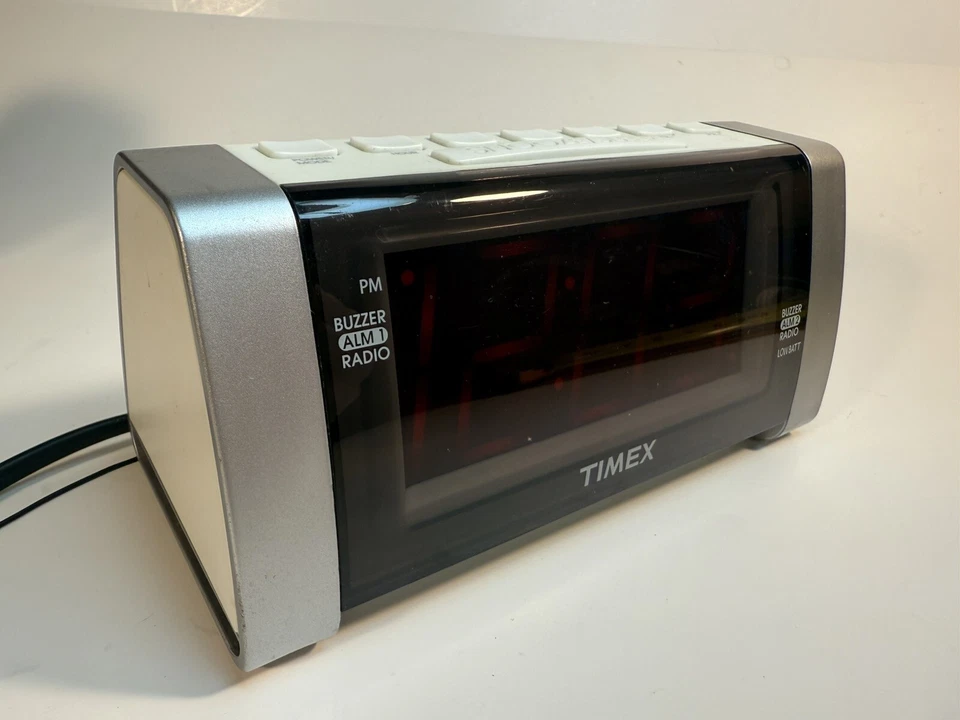 Timex Clock Radio T235Y Double Alarm AM/FM White Grey Jumbo Red Numbers - Image 4 of 4