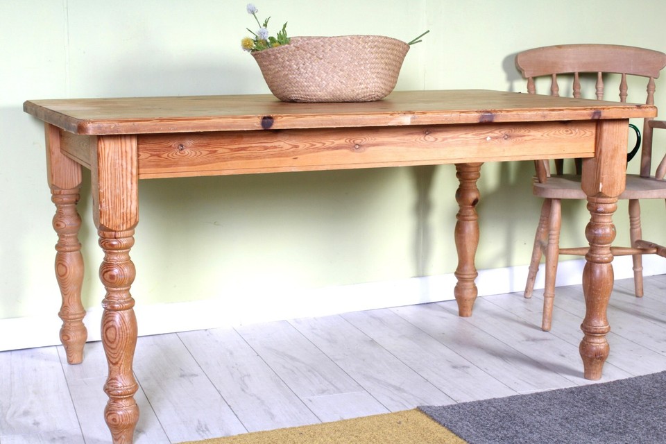 Delivery Options Lovely Rustic Old pine cottage style table Seats 6