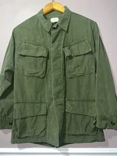 VINTAGE 1960's VIETNAM TROPICAL RIPSTOP JUNGLE JACKET small short SLANT POCKETS