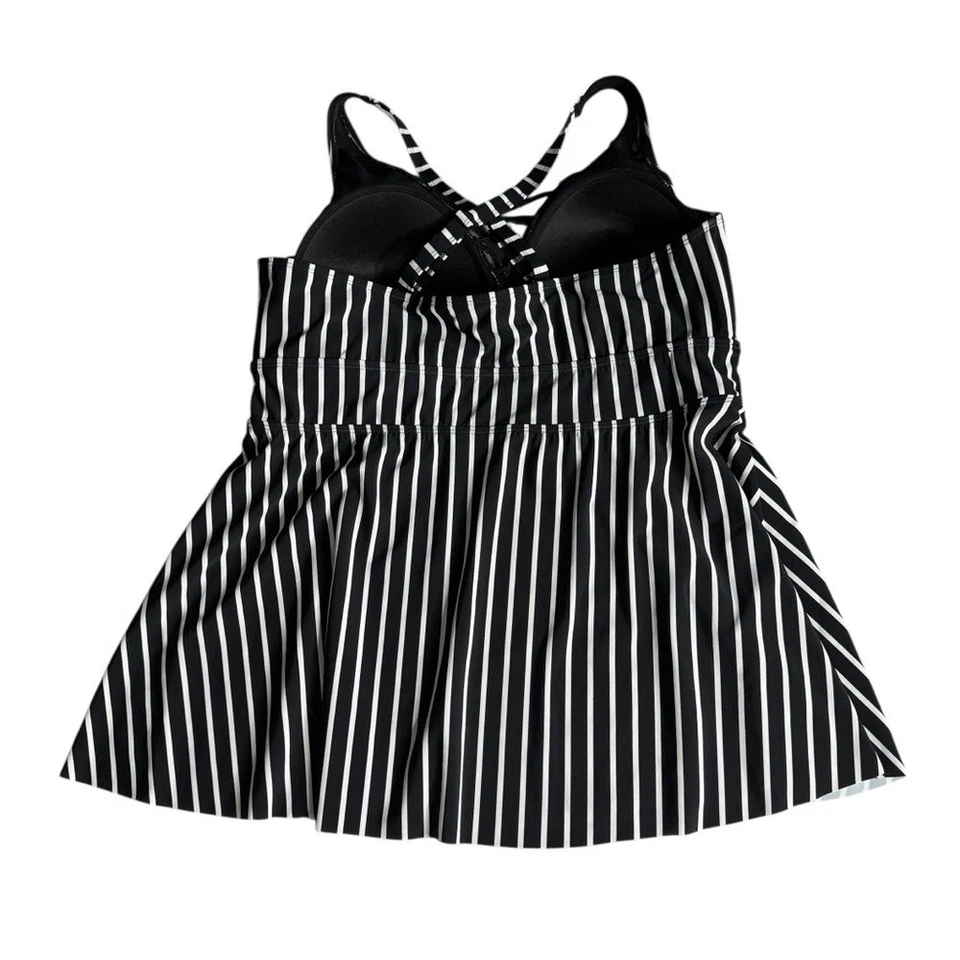 Traje de baño Tankini Torrid Wireless XO Triángulo Negro Blanco Rayas para mujer 2X Nuevo Foto 2 de 4