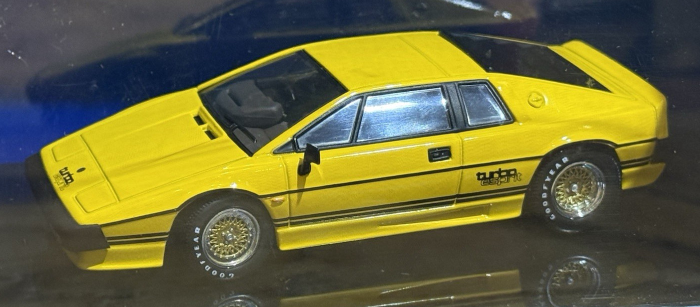 AUTOart Lotus Esprit Turbo S3 Yellow 55303