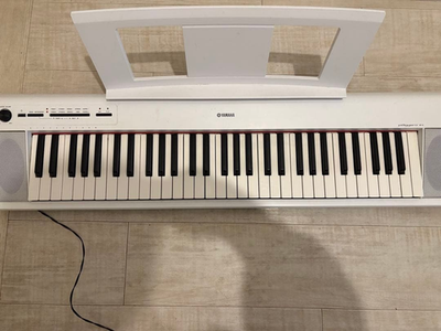 YAMAHA Piaggero NP-12 61-Key Digital Piano White 2019 w/ Adapter