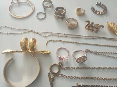 Lot De Bijoux Anciens Et Fantaisie Dorés - Vintage Rare - Matériau Indéterminé (plaqué Ou Or 18k?)