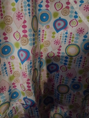Christmas Ornament Print Holiday Scrub Top Women’s 1X - Picture 2 of 3