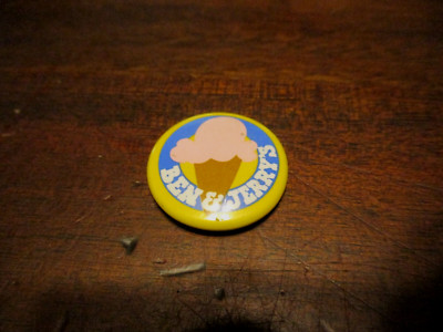 BEN & JERRY'S ICE CREAM ICE CREAM CONE ICE CREAM BRAND PROMO ADVERTISING VTG PIN