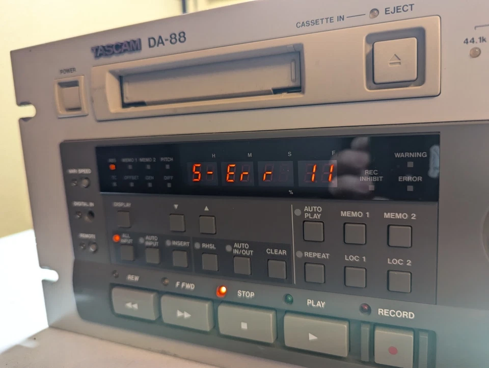 For Repair/Parts Tascam DA-88 ~ 8-Ch Multitrack Digital Audio Recorder -Error 11 - Image 3 of 4