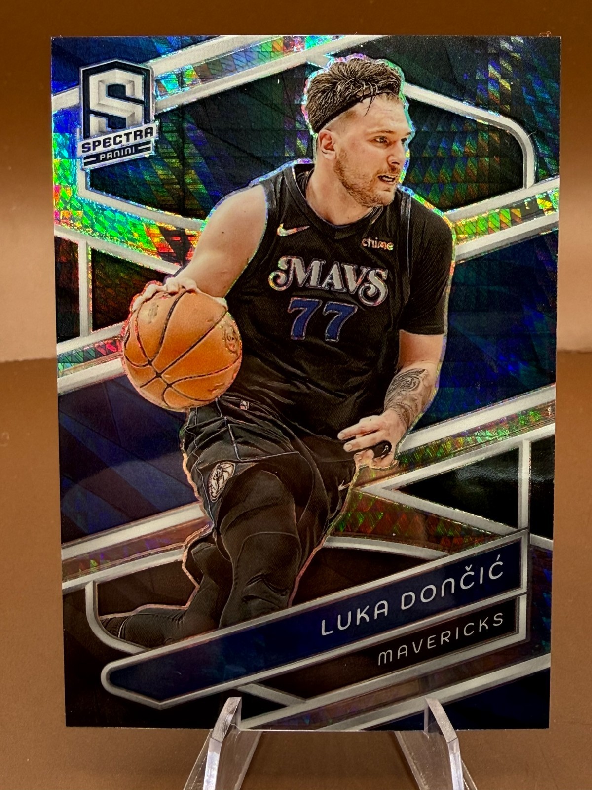 2023-24 Panini Spectra - Luka Doncic #23 International Prizm