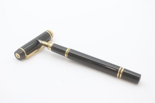 Vintage Waterman Fountain Pen Writing 18ct Gold Nib Black Lacquer Casing