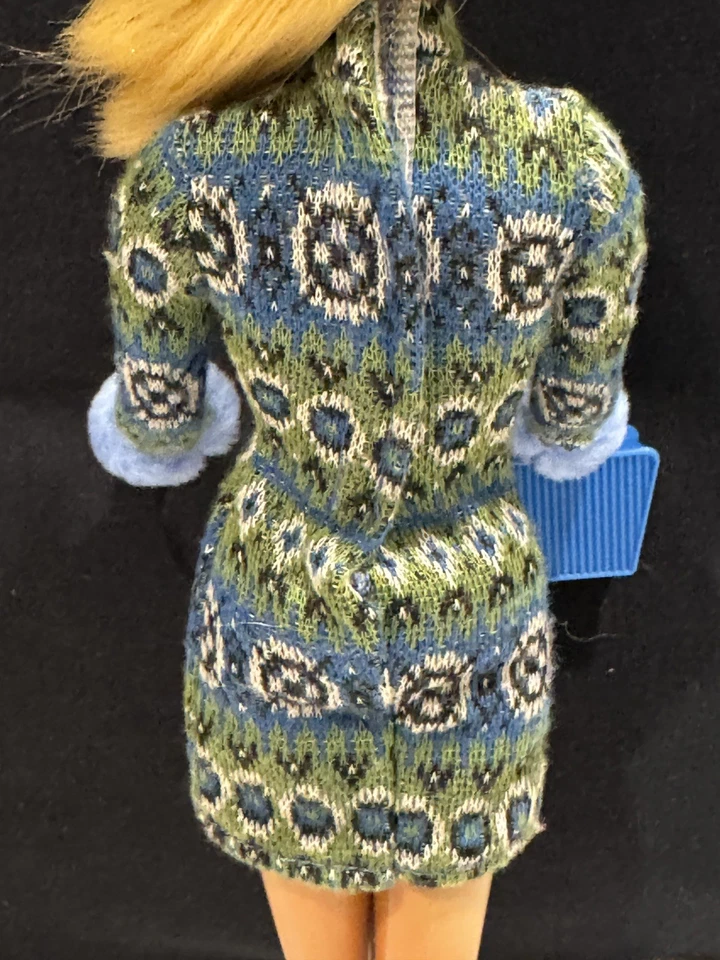 Vintage 1999 Barbie Metro Fashion Avenue A Winter Day Mattel 25701 Dress Hat Bag - Image 3 of 4