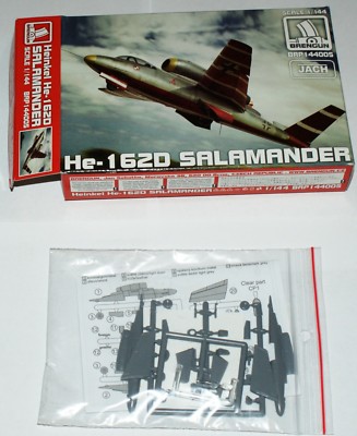 Heinkel He-162 D Volksjäger (plastic kits) von Brengun in 1/144