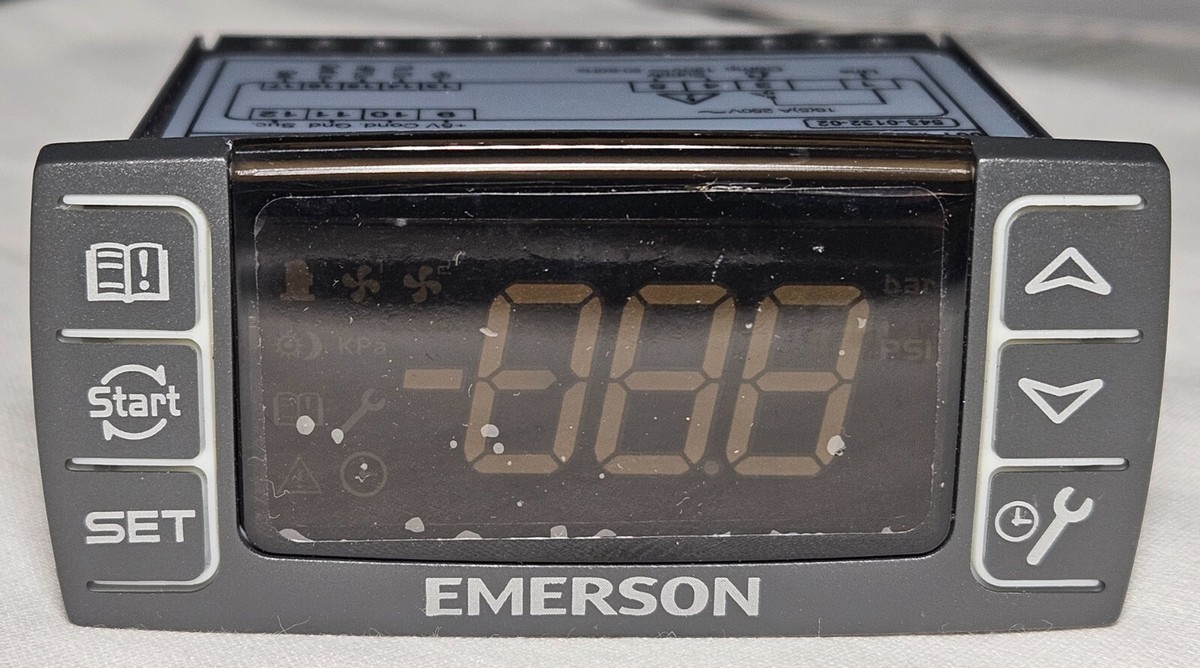 Dixell XC10CX-4P01G Emerson refrigeration control XC10CX 4P01G v7