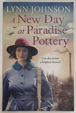 A New Day At Paradise Pottery by Lynn Johnson (Paperback 2023)