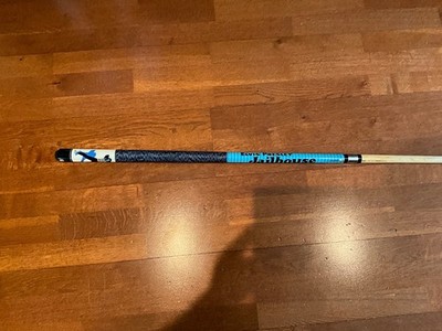 Elvis Pool Cue ''Jailhouse Rock'' Stick Black/Blue Color Combo Another Rare Find
