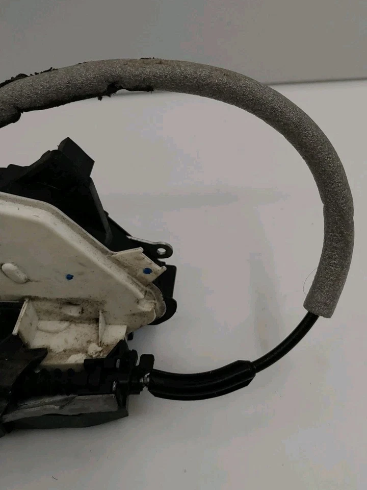 2011-2018 Volkswagen JETTA  Front Right Passenger Side Door Latch Actuator OEM - Image 4 of 4