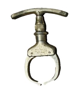 Antique “The Iron Claw" Working Hand Cuff Restraint  Clip, Fully Operational.