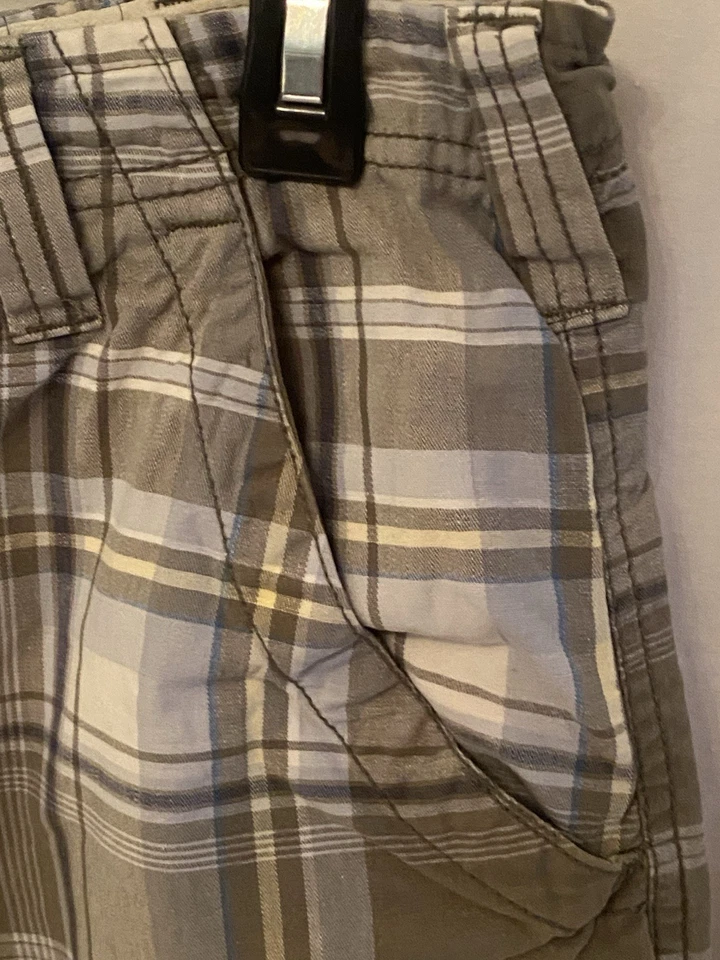 Ruff Hewn Cargo Shorts Mens 34 Beige Gray Plaid Six Pockets (BOX 14) - Image 4 of 4