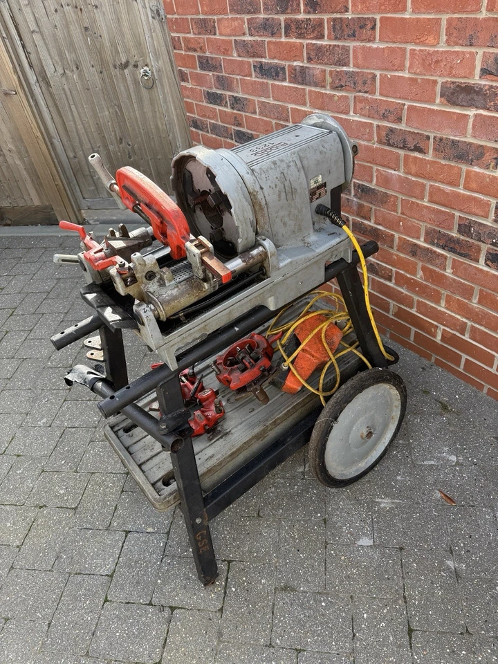 1233 Ridgid Pipe Threading Machine  - Image 2 of 4