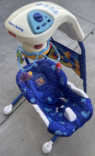 2002 Fisher Price Y2K Ocean Wonders Aquarium Cradle Baby Swing Works Great!