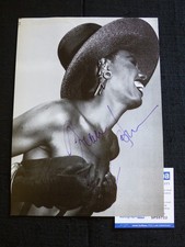 GRACE JONES signed Autogramm signiert 20x27,5 cm Zeitungsfoto InPerson  ACOA COA