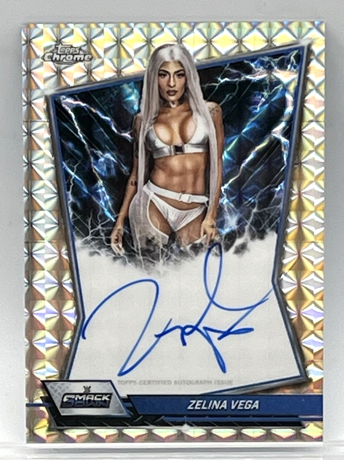 ZELINA VEGA - 2026 WWE TOPPS CHROME GEOMETRIC ON CARD AUTOGRAPH - SMACKDOWN view 3